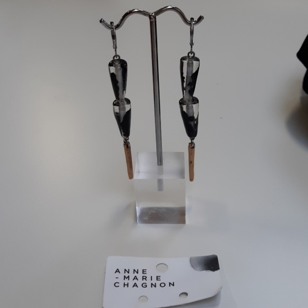 Chagnon black glass earrings w/goldtone drop